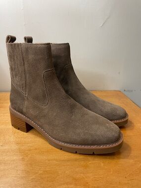 Blondo Heartly Taupe Suede Chelsea Booties with Lug Sole. Size 7.5